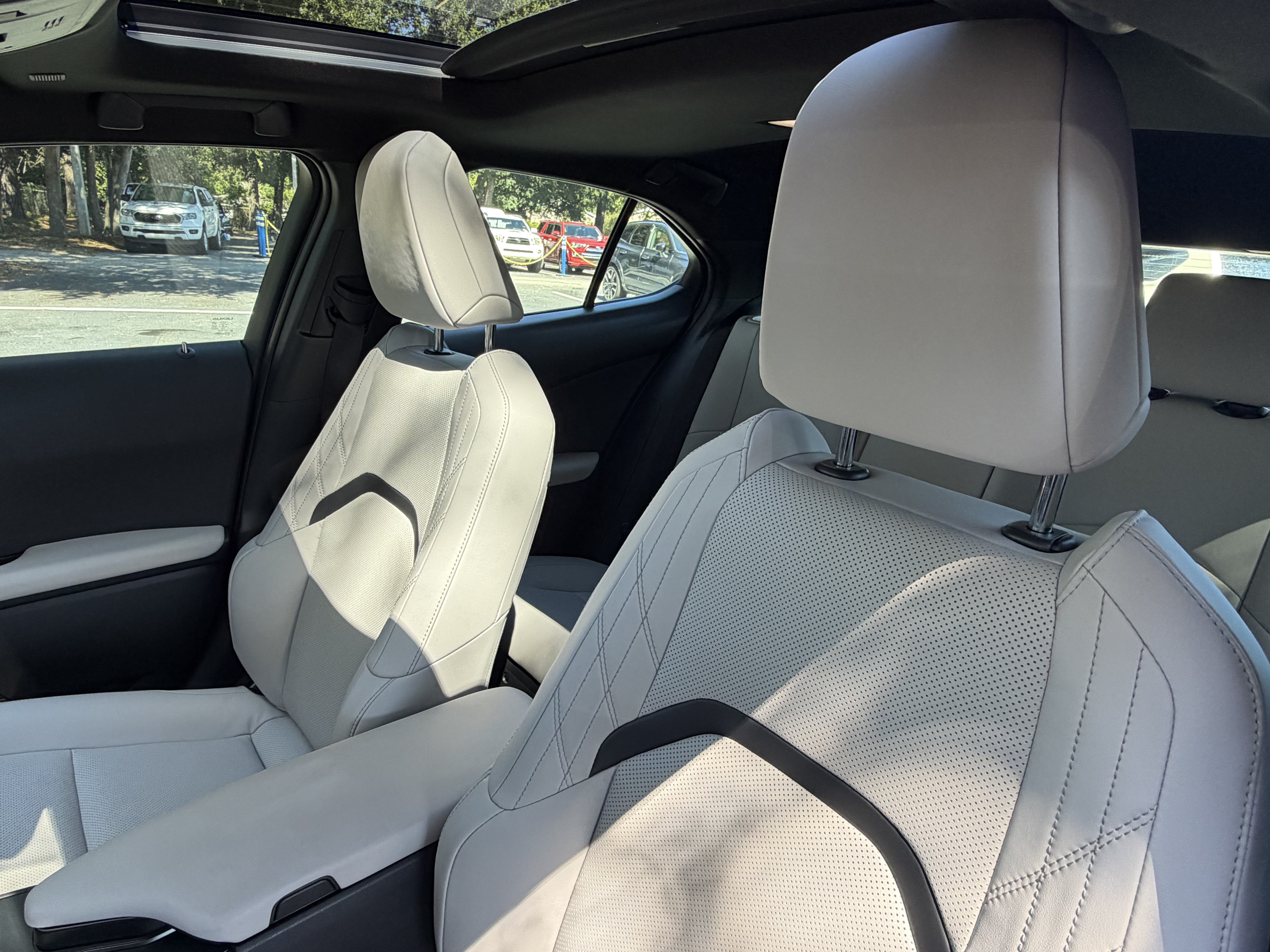 Certified 2025 Lexus UX 300h FWD w/ Accessory Package (Z1) image 17