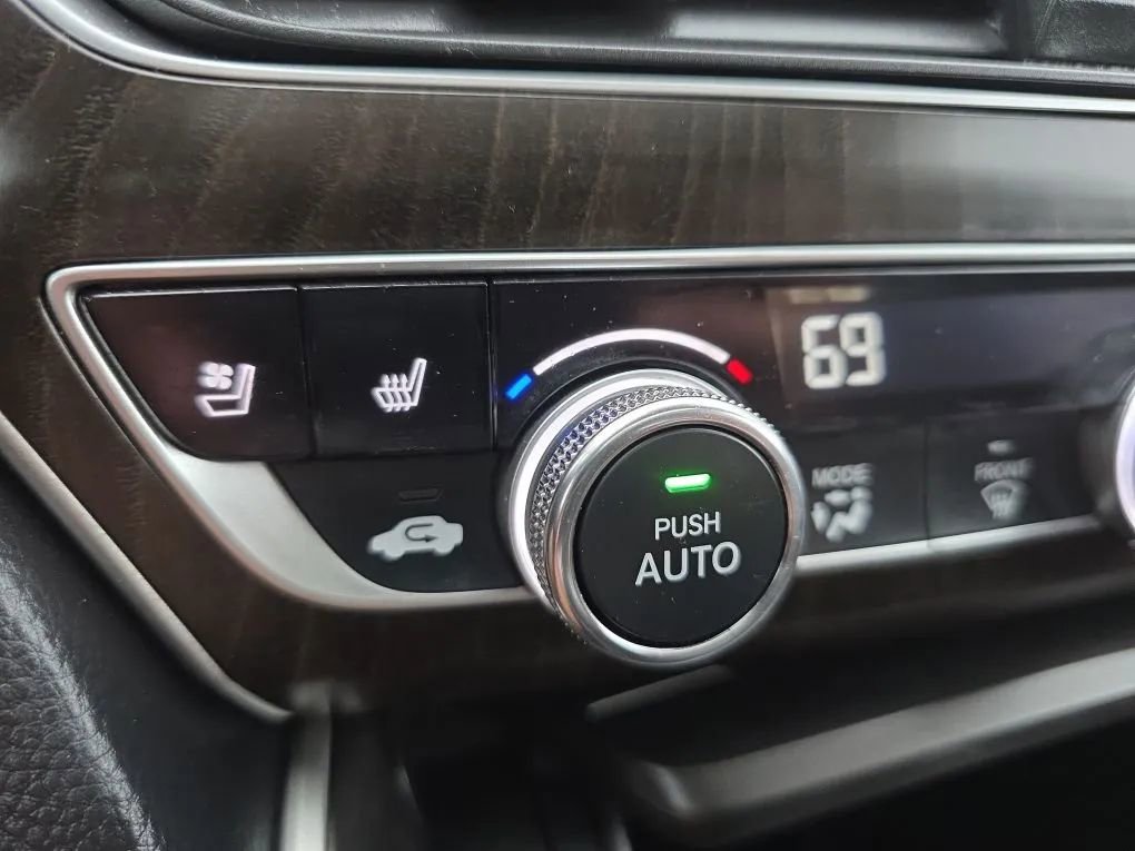 Used 2018 Honda Accord Touring image 38