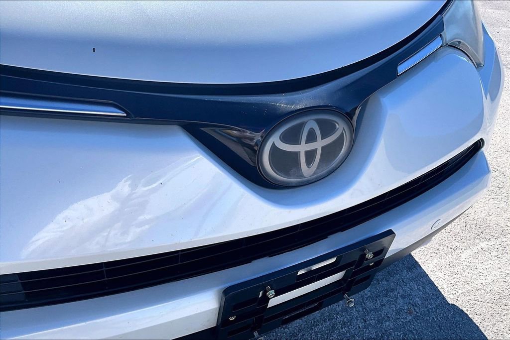 Used 2016 Toyota RAV4 Limited image 32