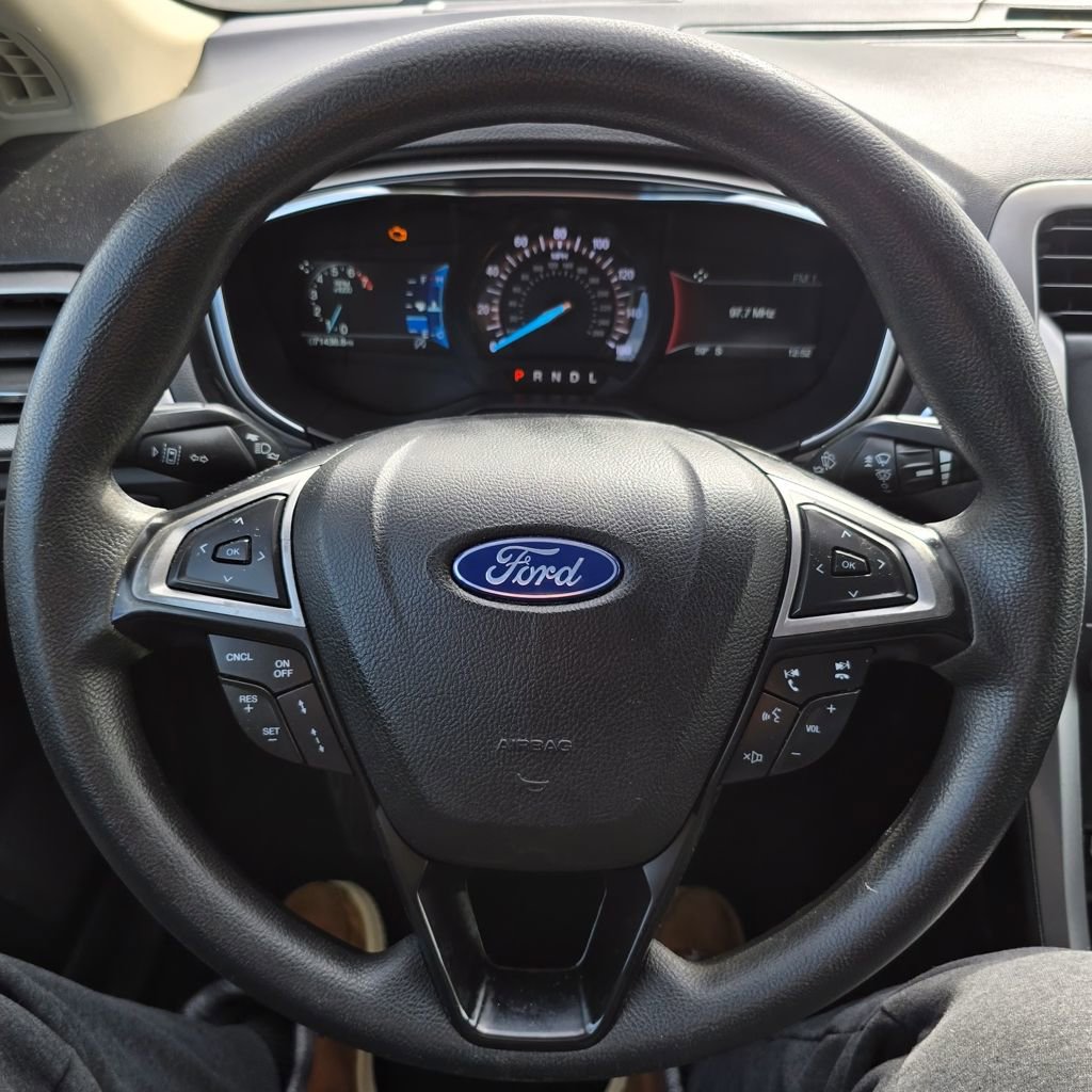 Used 2020 Ford Fusion SE FWD image 6