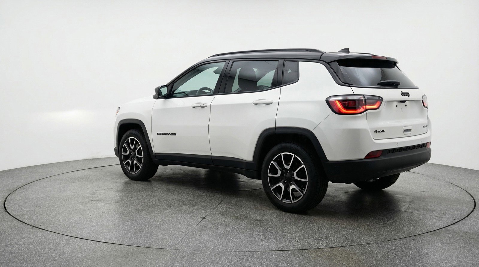 Used 2025 Jeep Compass Trailhawk image 6