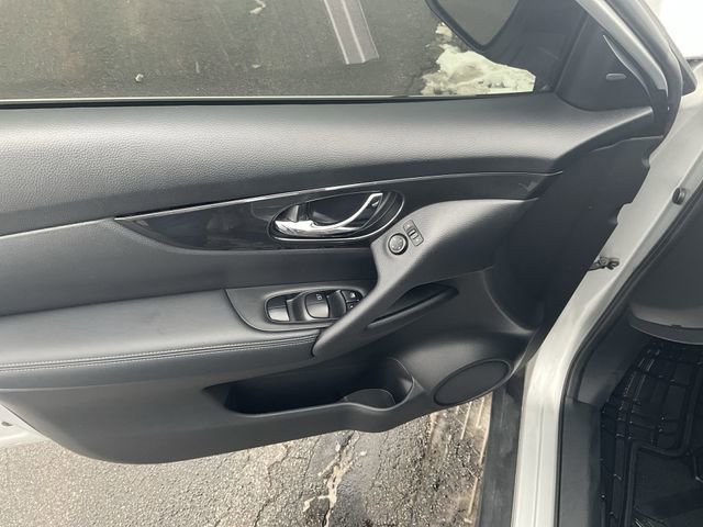 Used 2018 Nissan Rogue S image 24