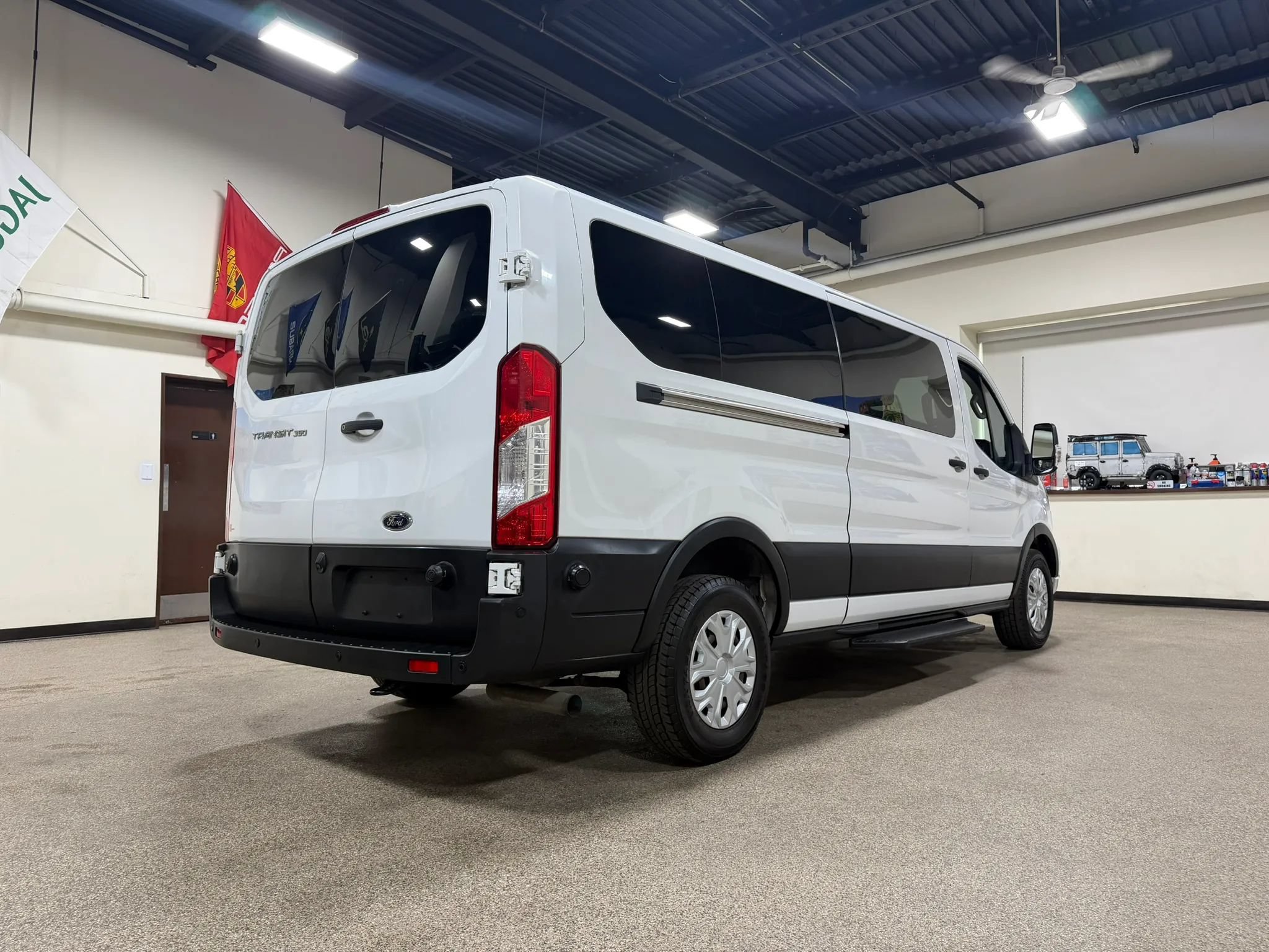 Used 2020 Ford Transit 350 XLT RWD image 9