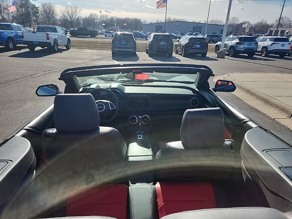 Used 2017 Chevrolet Camaro LT image 10