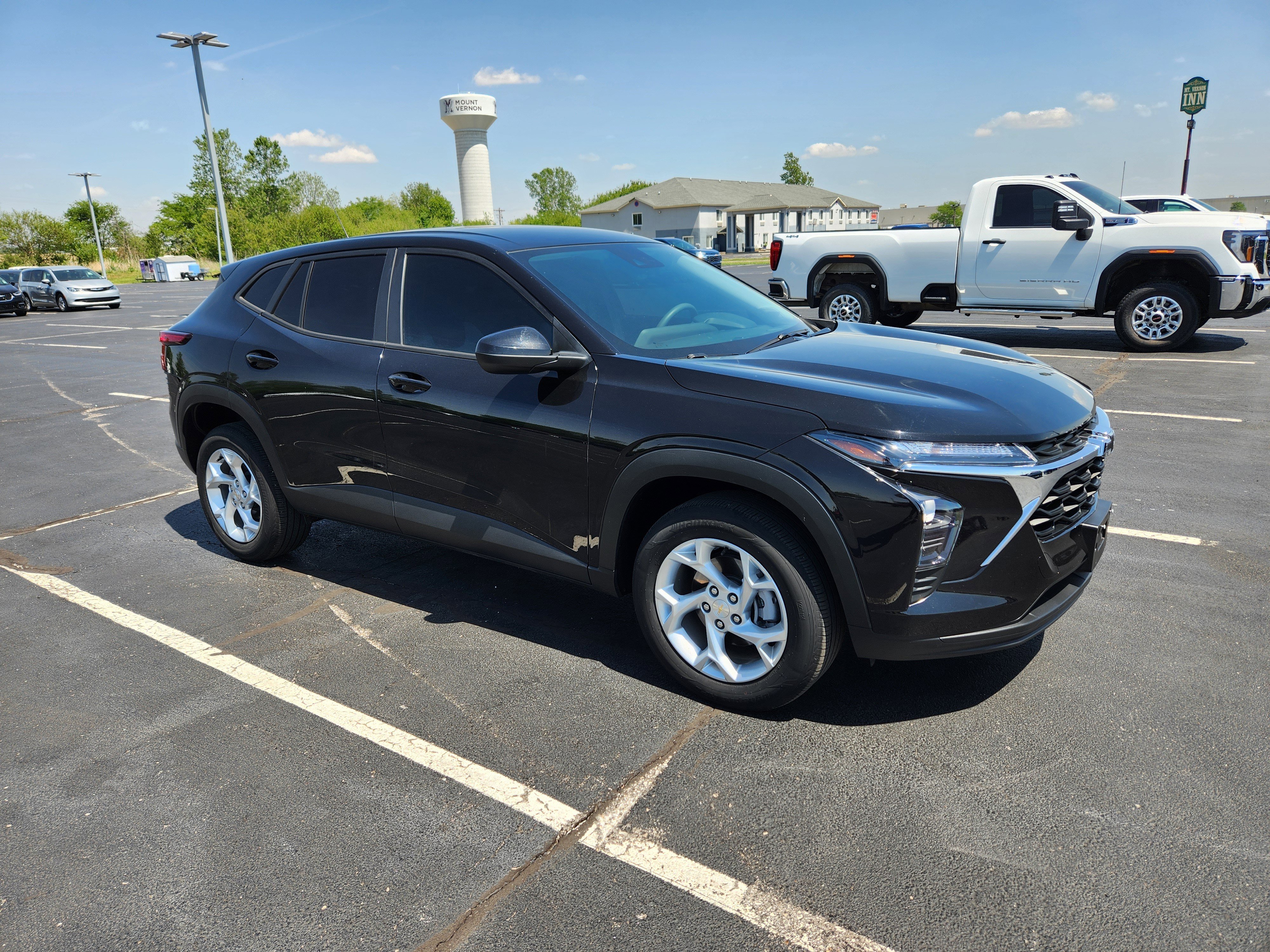 Used 2025 Chevrolet Trax LS w/ LS Convenience Package FWD image 9