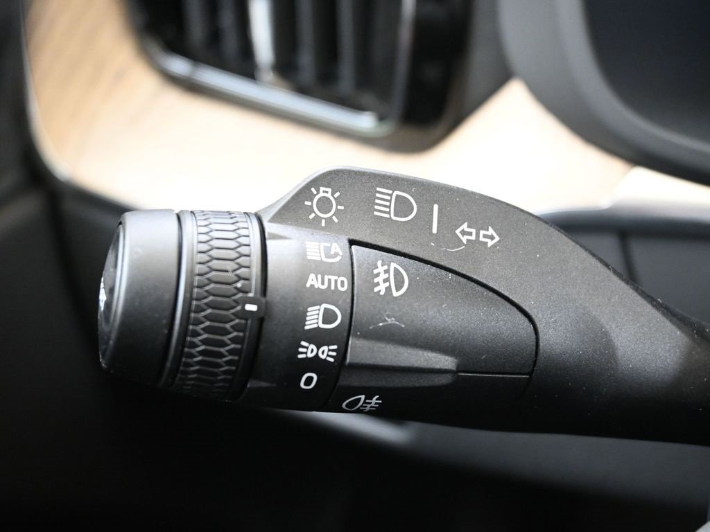 New 2026 Volvo XC60 B5 Plus w/ Climate Package image 28