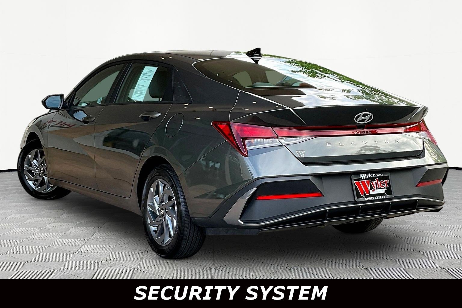 Used 2024 Hyundai Elantra SEL FWD image 4