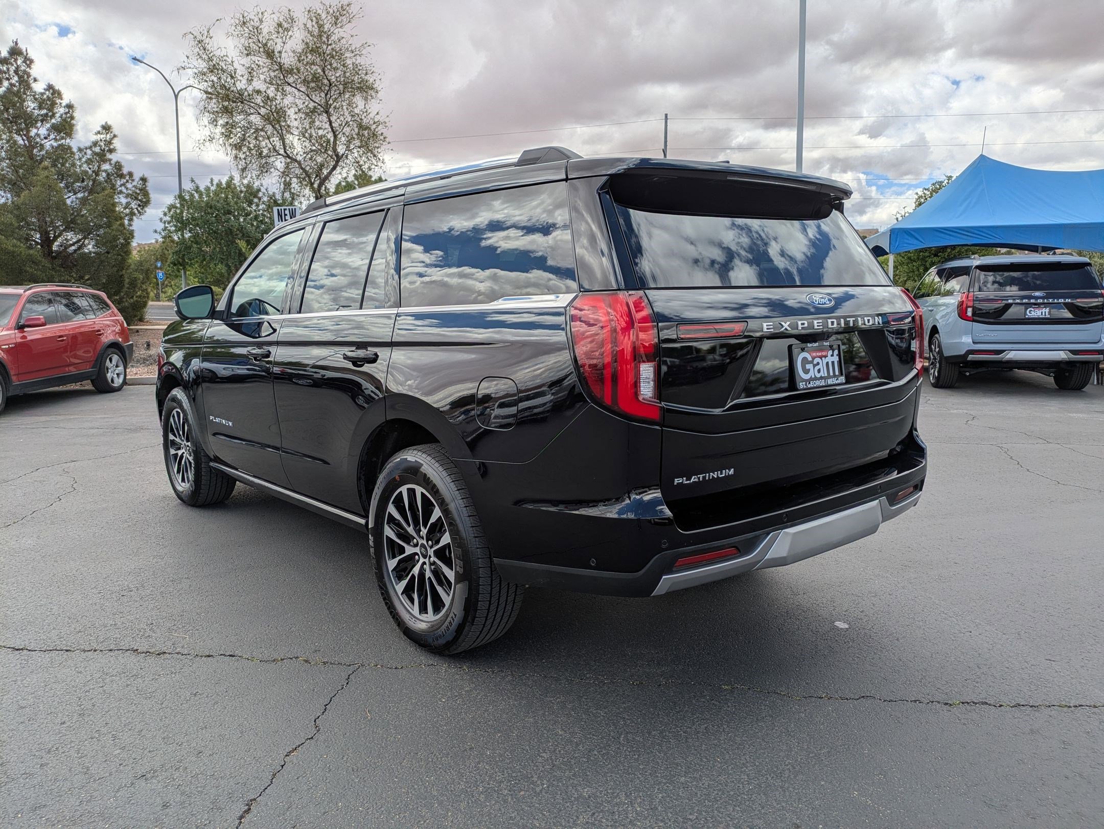 Used 2025 Ford Expedition Platinum image 7