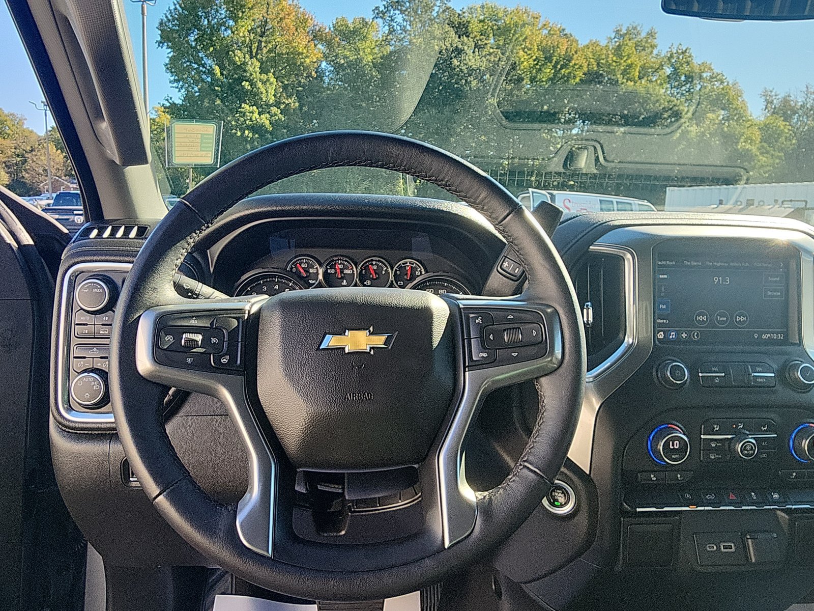 Used 2022 Chevrolet Silverado 1500 LT AWD/4WD image 15