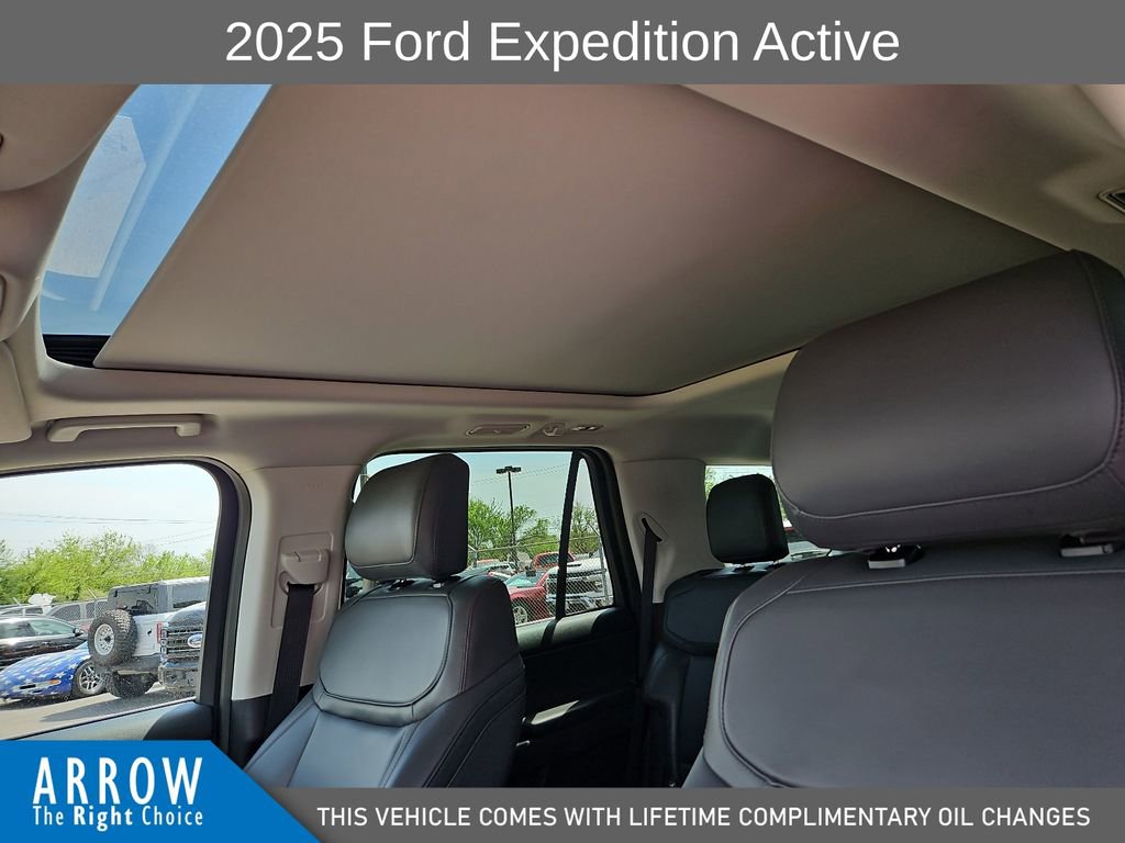 Used 2025 Ford Expedition Active image 22