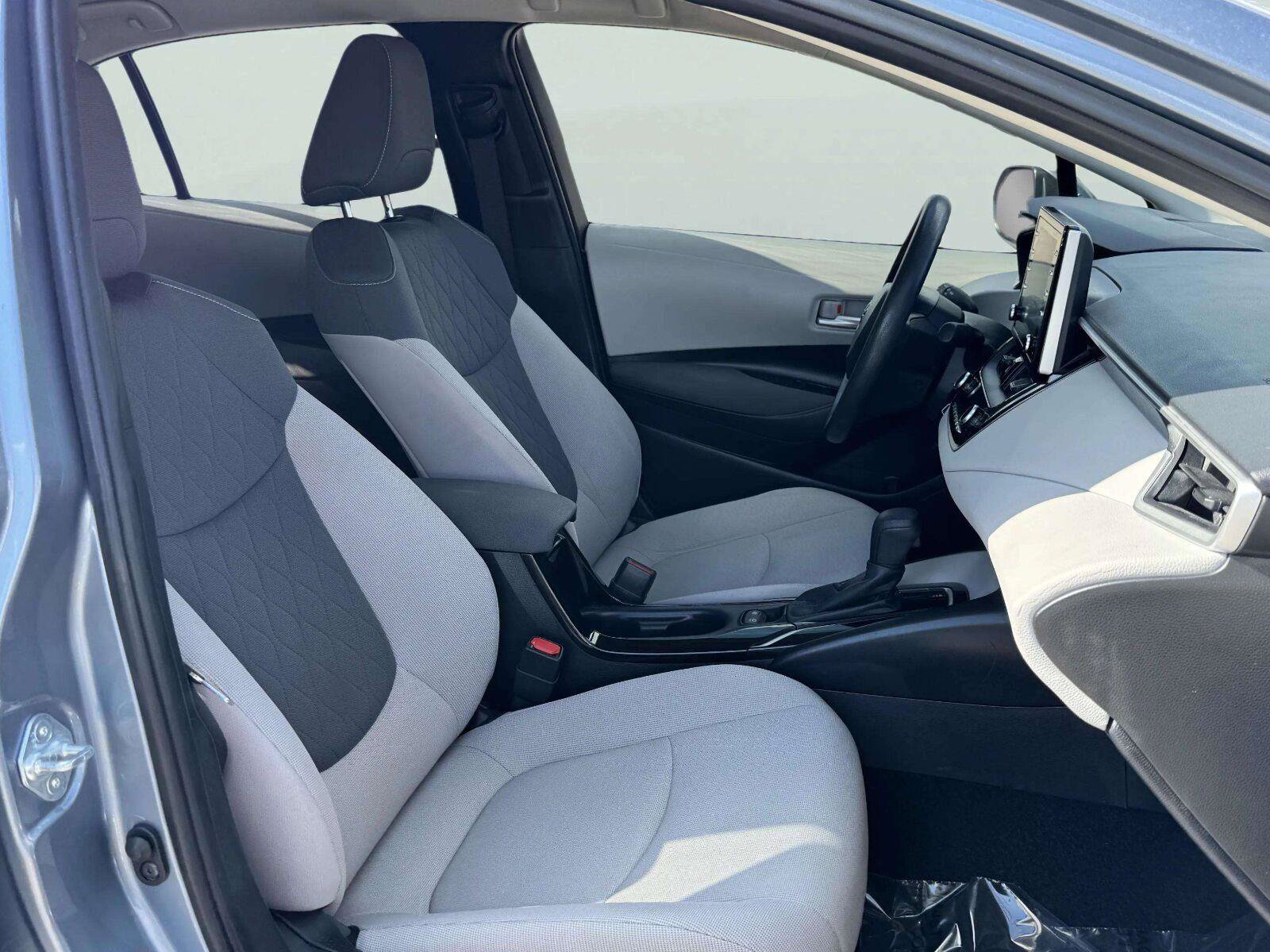 Used 2021 Toyota Corolla LE FWD image 45