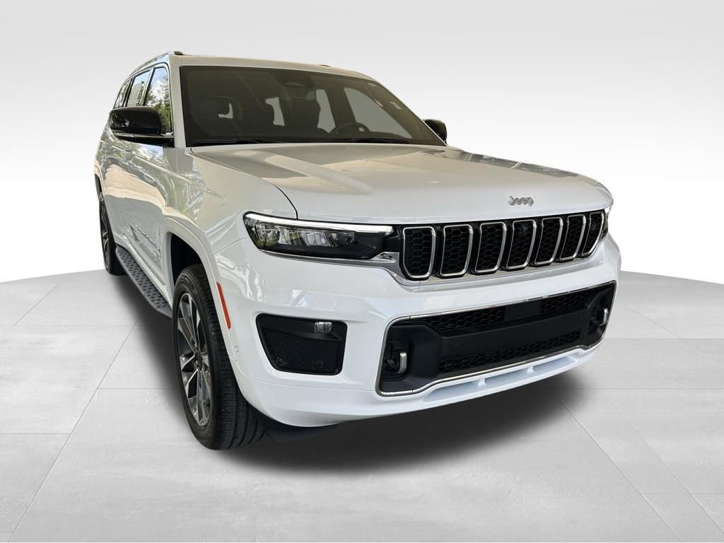Used 2025 Jeep Grand Cherokee L Overland w/ Advanced Protech Group III AWD/4WD image 2