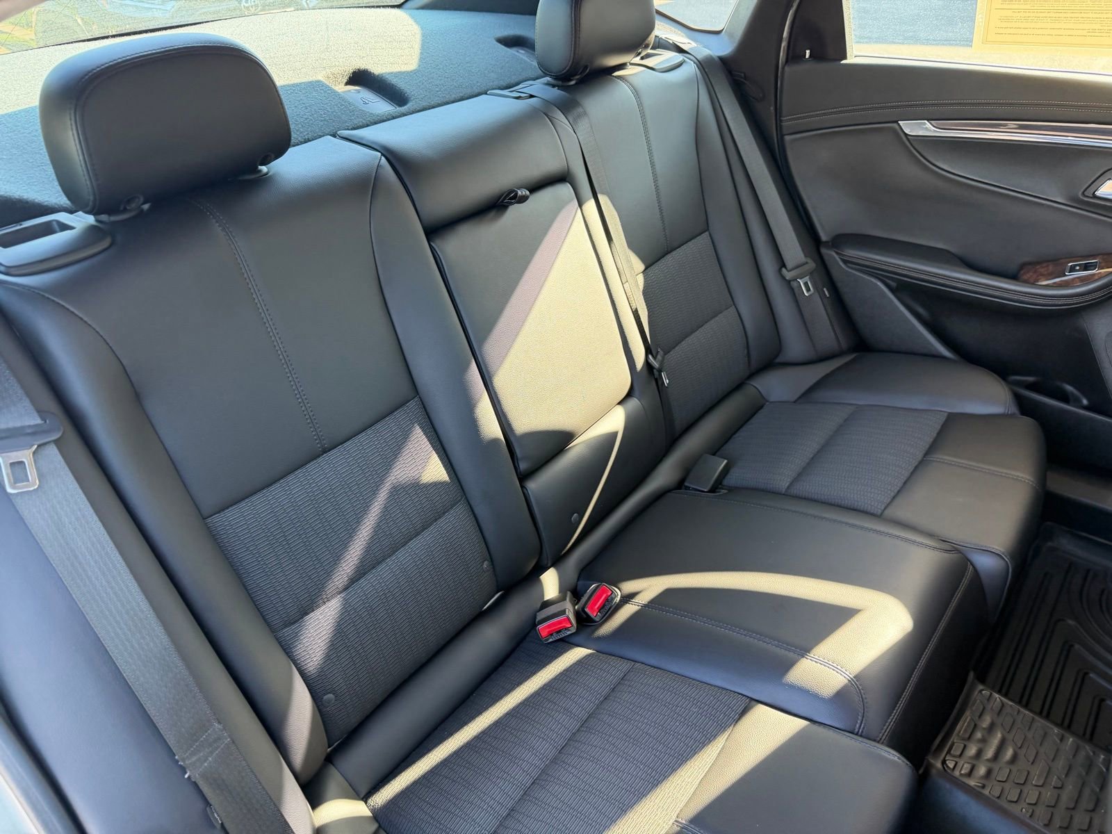 Used 2014 Chevrolet Impala LT w/ Convenience Package image 28