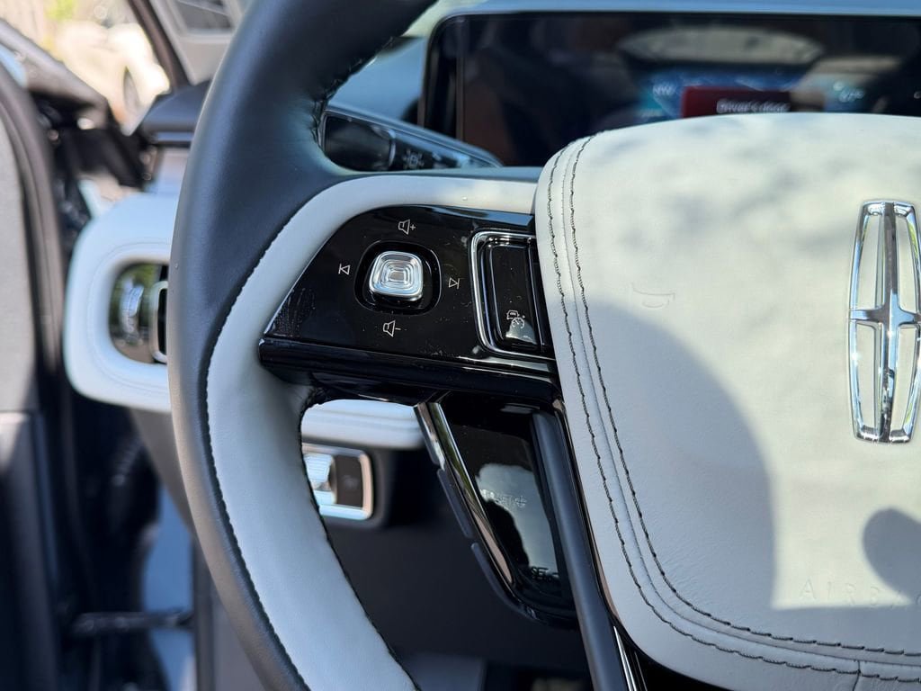 New 2026 Lincoln Aviator AWD w/ Jet Appearance Package image 18