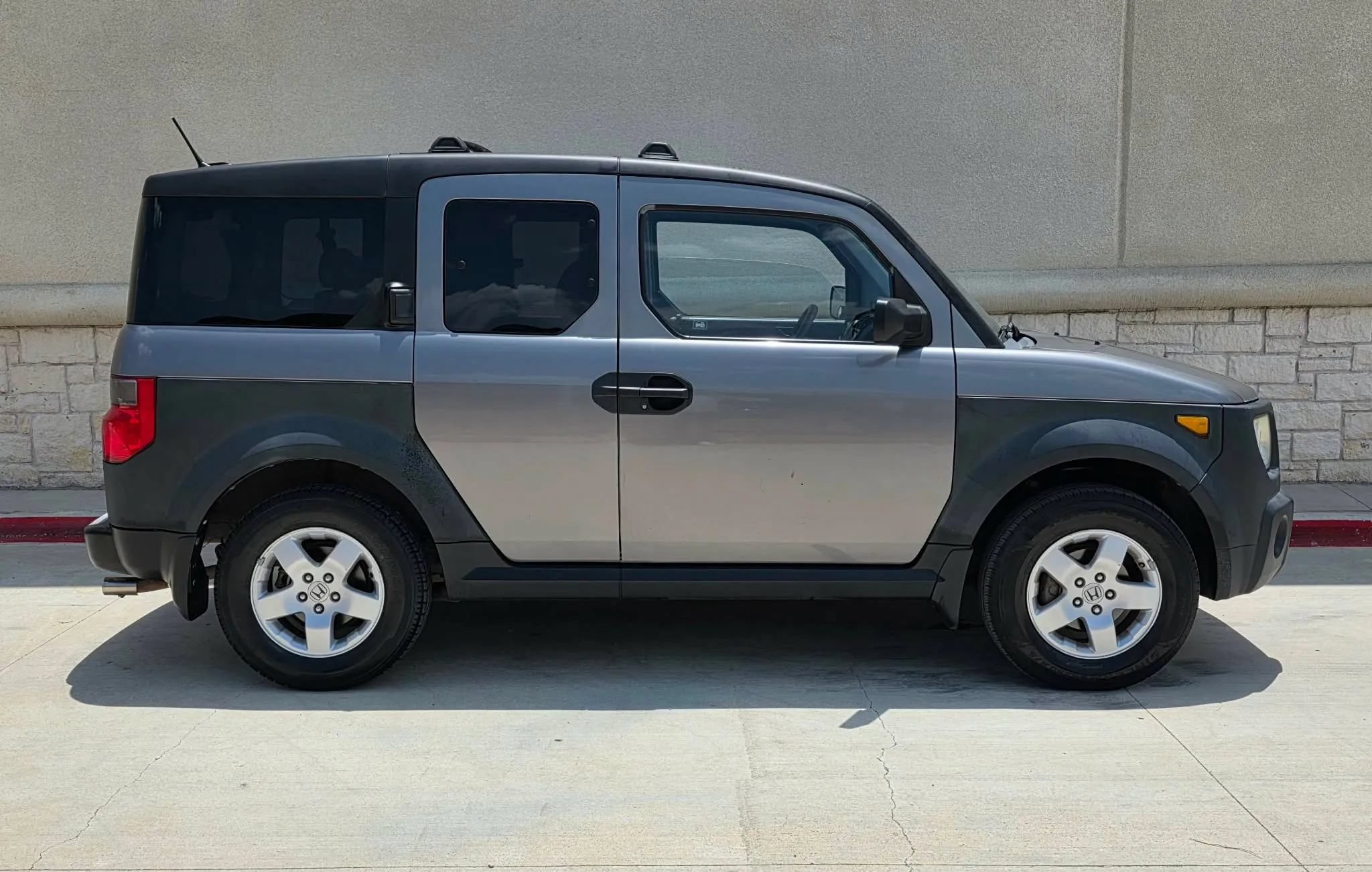 Used 2005 Honda Element EX image 2
