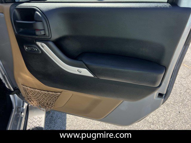 Used 2016 Jeep Wrangler Unlimited Sahara w/ Dual Top Group AWD/4WD image 14