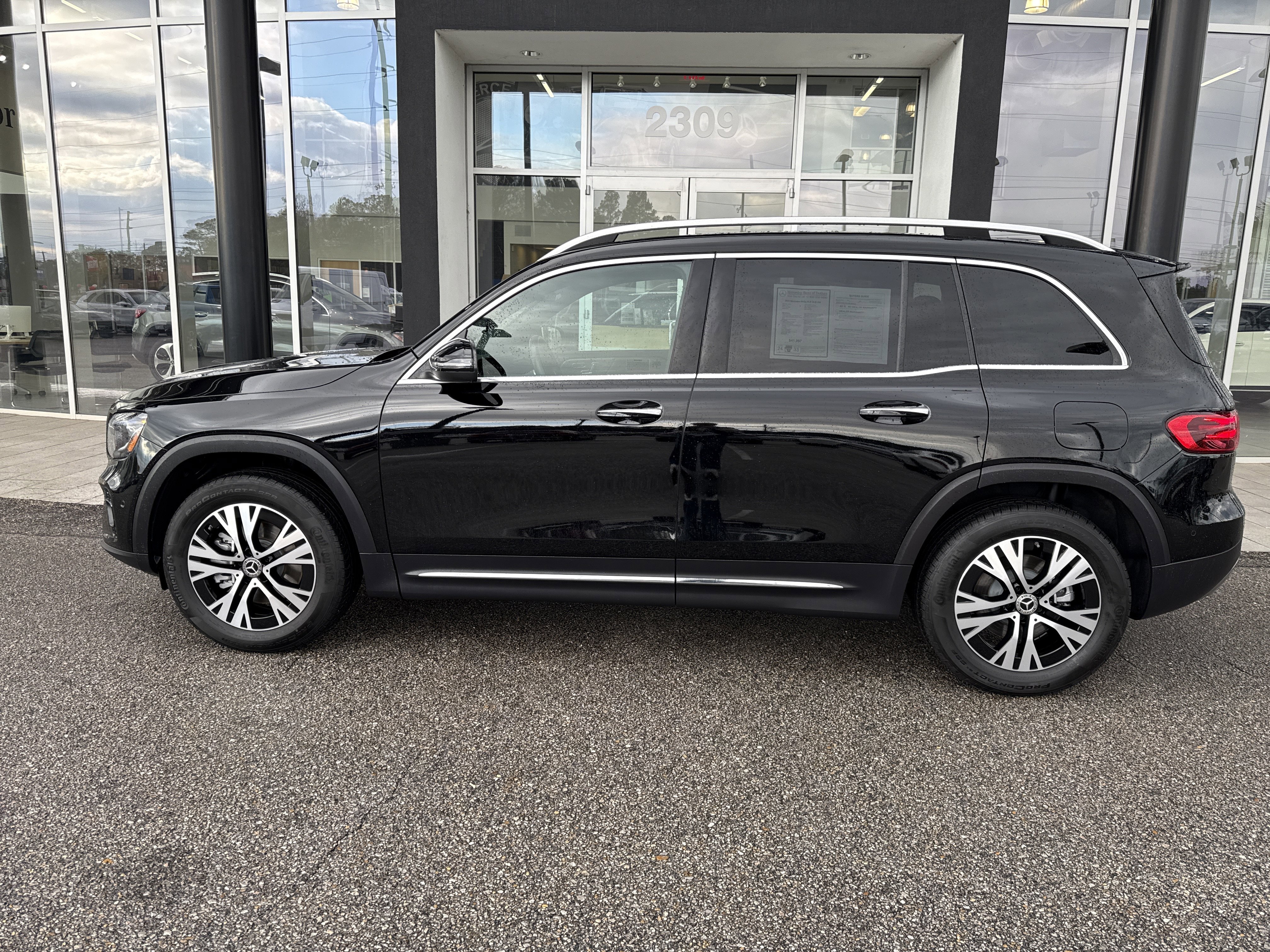 Certified 2025 Mercedes-Benz GLB 250 4MATIC image 2