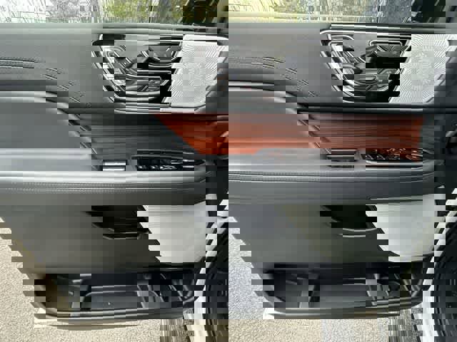 Used 2024 Lincoln Navigator Reserve image 18