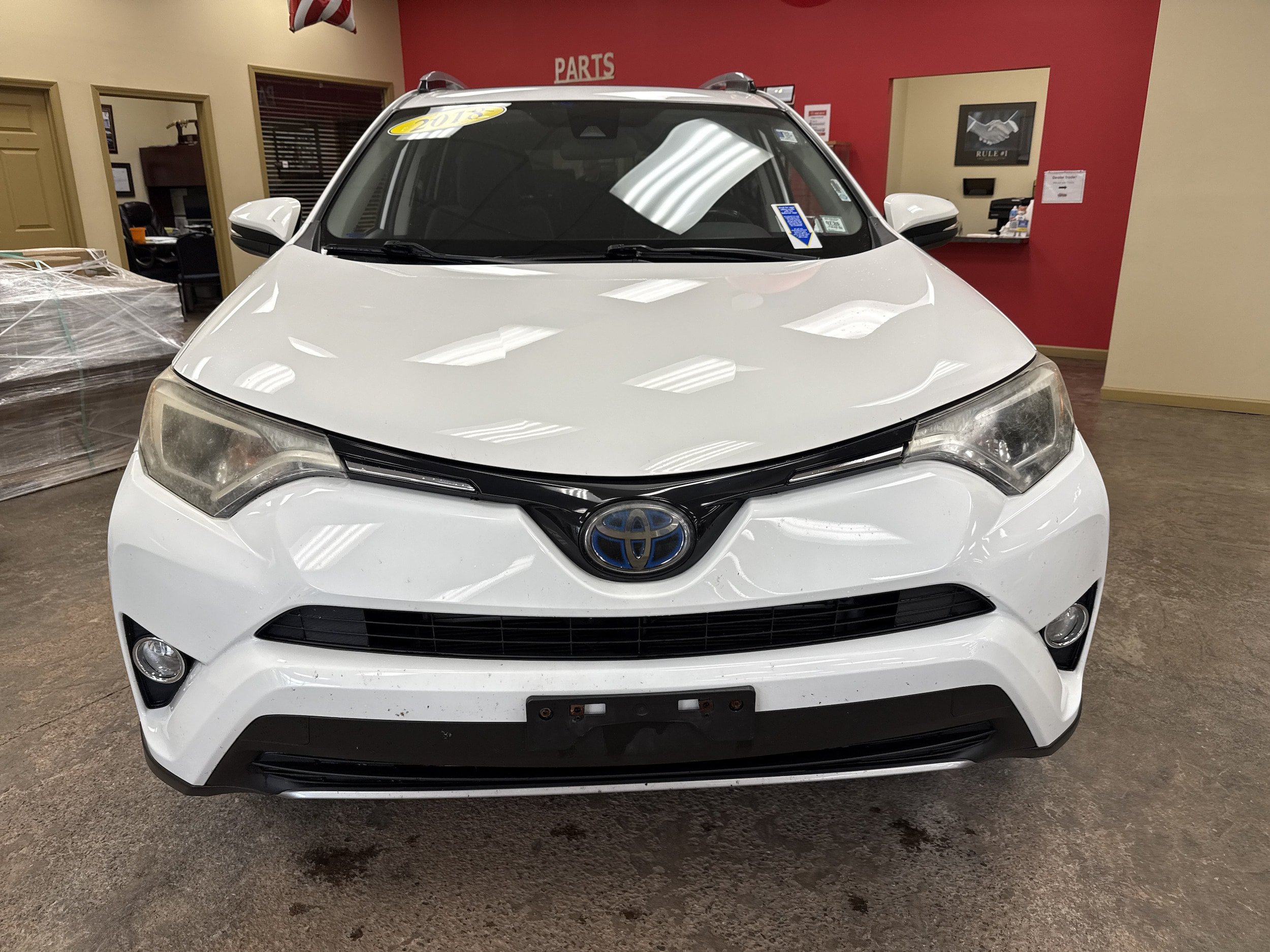 Used 2018 Toyota RAV4 XLE AWD/4WD image 2