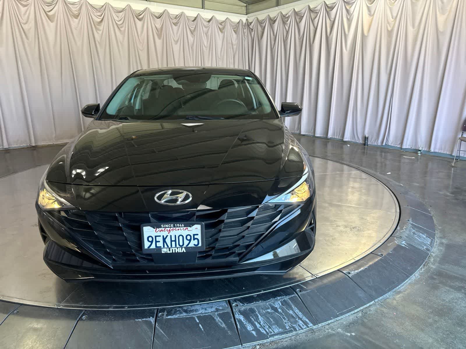 Used 2023 Hyundai Elantra SEL w/ Convenience Package FWD image 2