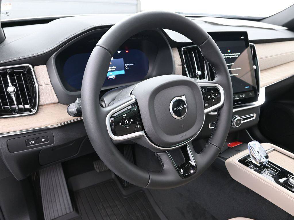New 2026 Volvo XC90 T8 Plus w/ Protection Package Premier AWD/4WD image 12