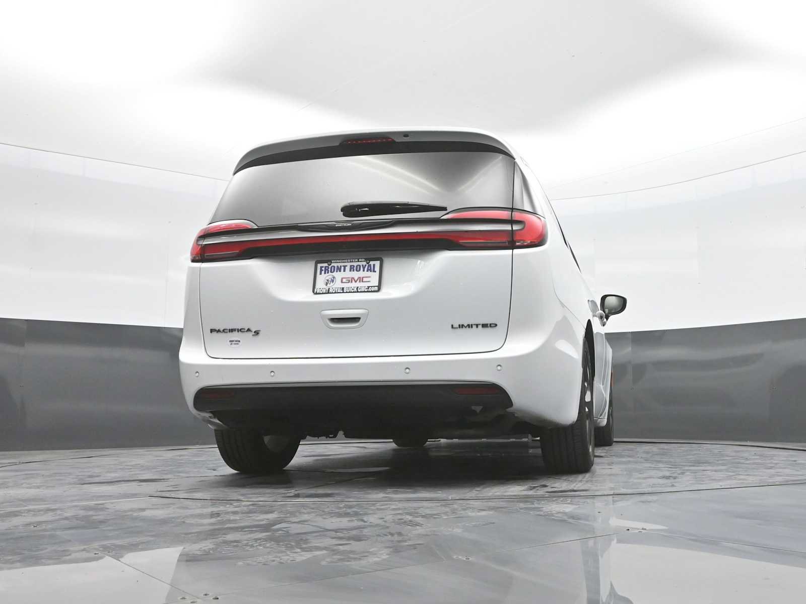 Used 2025 Chrysler Pacifica Limited FWD image 42