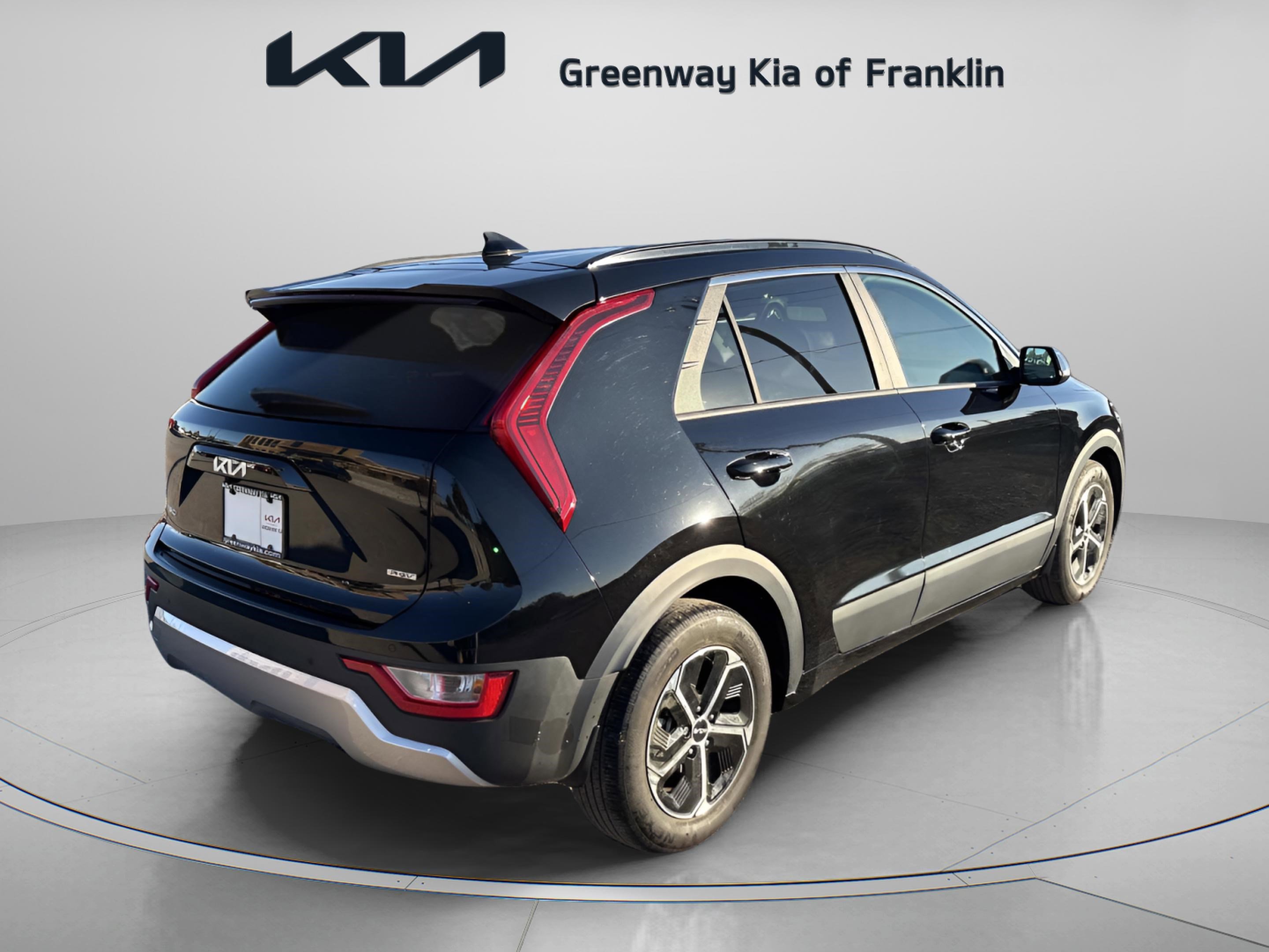 Used 2024 Kia Niro EX w/ EX Cold Weather Package image 7