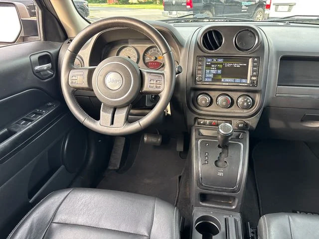 Used 2016 Jeep Patriot High Altitude FWD image 11