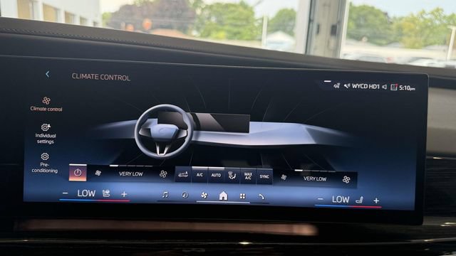Used 2024 BMW 740i xDrive w/ Premium Package 2 AWD/4WD image 41