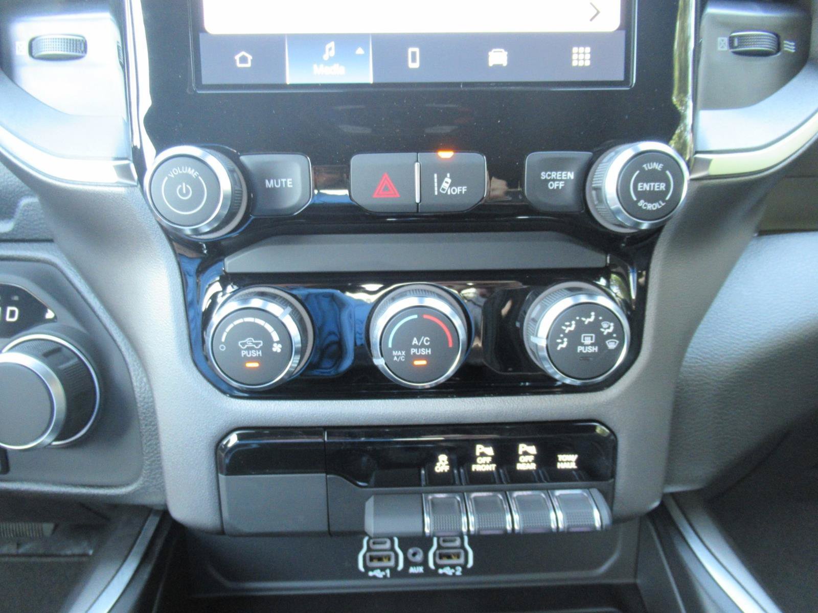New 2026 RAM 1500 Express AWD/4WD image 29