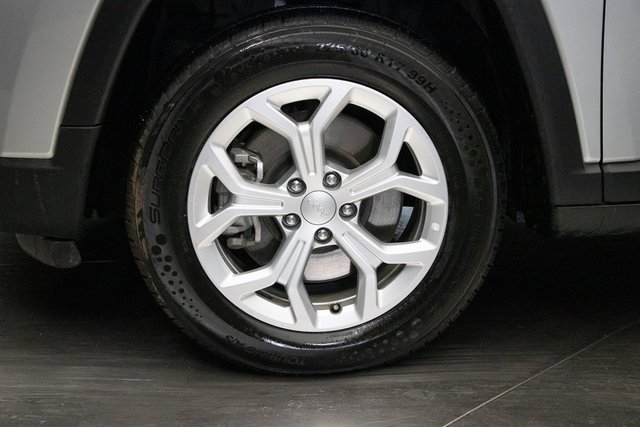 Used 2024 Jeep Compass Latitude image 8