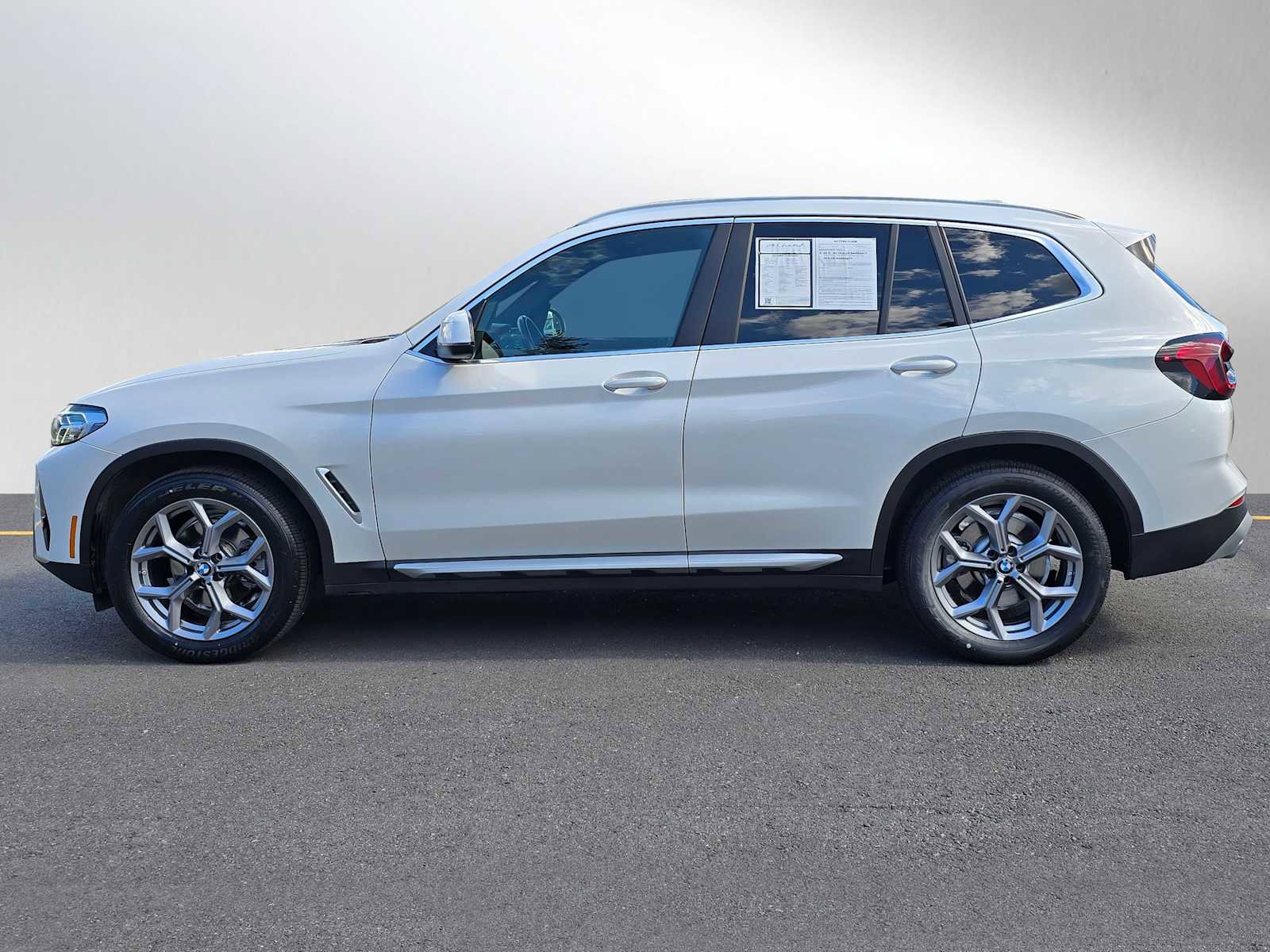 Used 2023 BMW X3 xDrive30i w/ Convenience Package AWD/4WD image 6