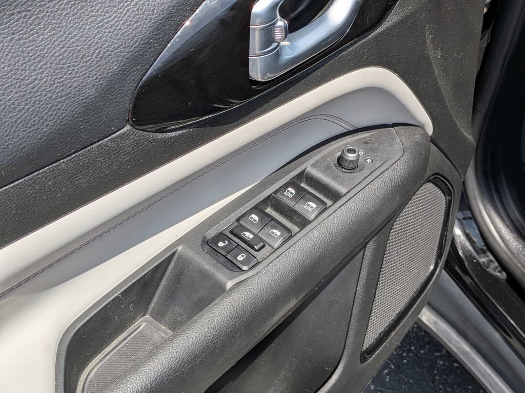 Used 2023 Jeep Compass Limited AWD/4WD image 15