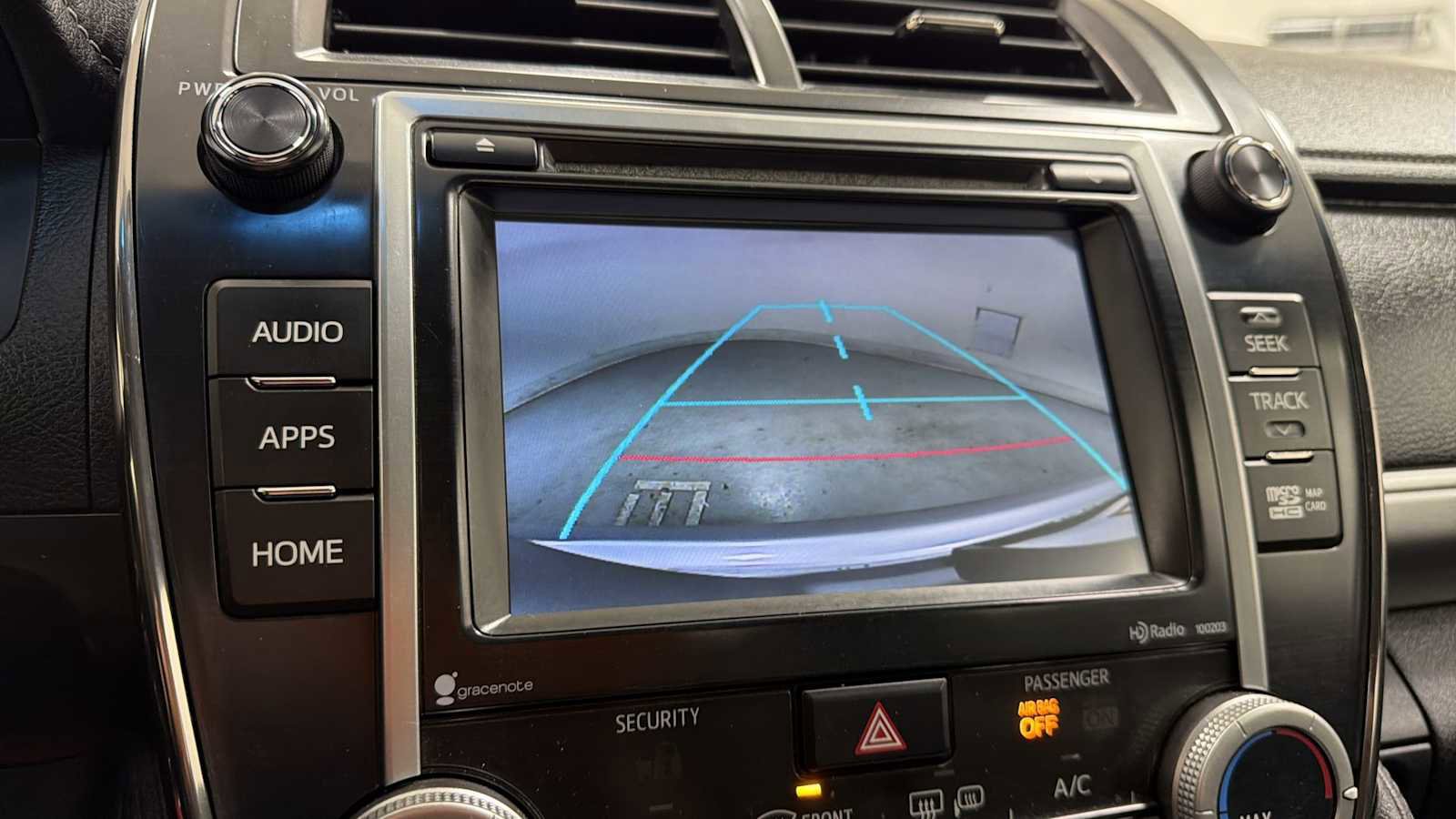 Used 2014 Toyota Camry SE image 19