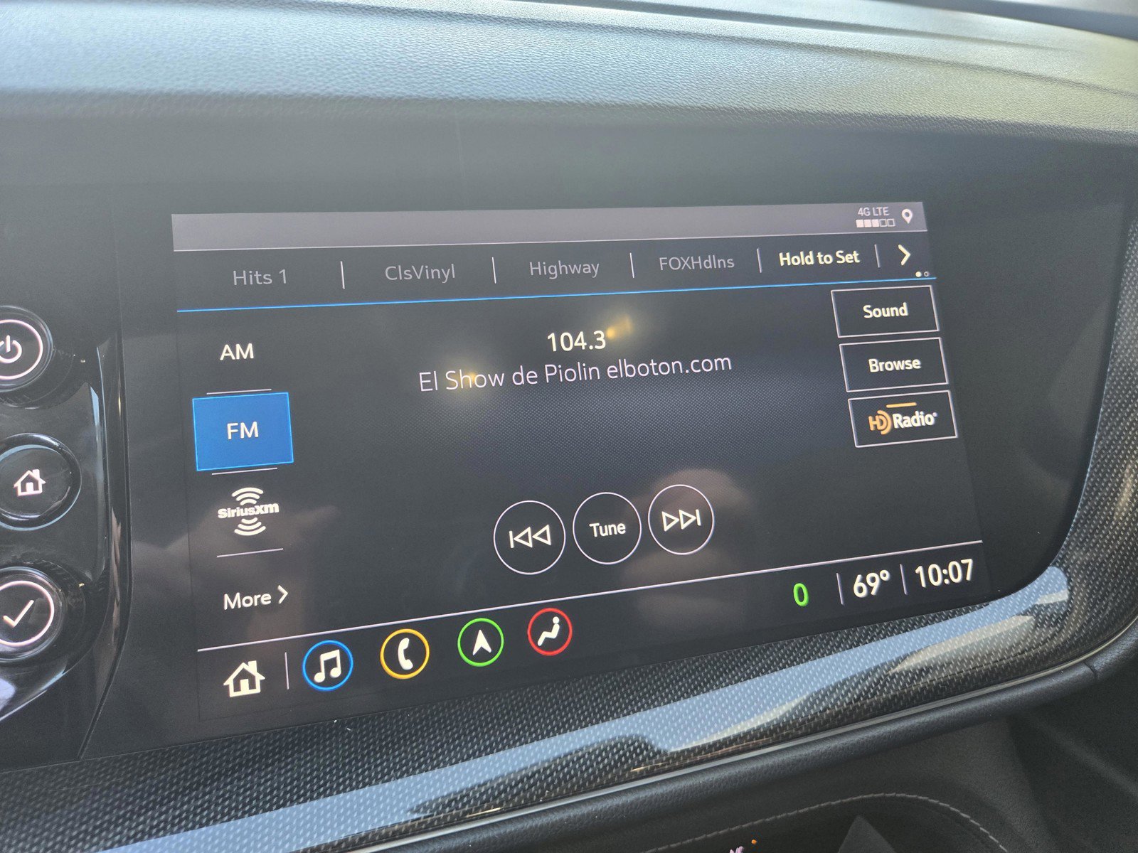 Used 2021 Buick Envision Essence w/ Technology Package I image 16