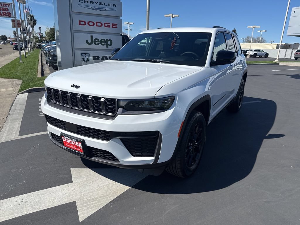 New 2026 Jeep Grand Cherokee Altitude AWD/4WD image 10