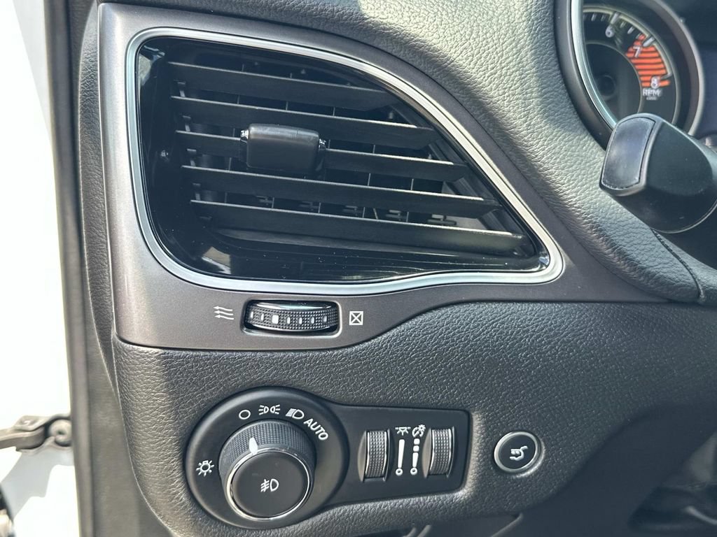 Used 2019 Jeep Cherokee Limited AWD/4WD image 29