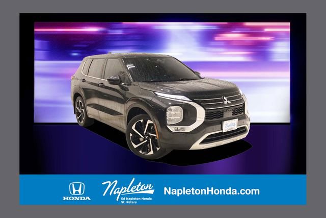 Used 2023 Mitsubishi Outlander SE image 1