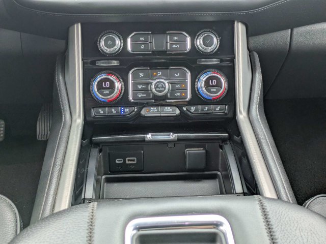 Used 2024 GMC Yukon Denali RWD image 21