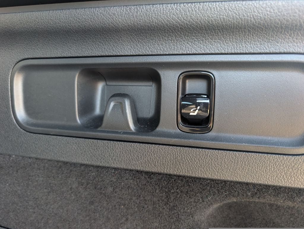 Used 2024 Mercedes-Benz GLC 300 4MATIC image 27