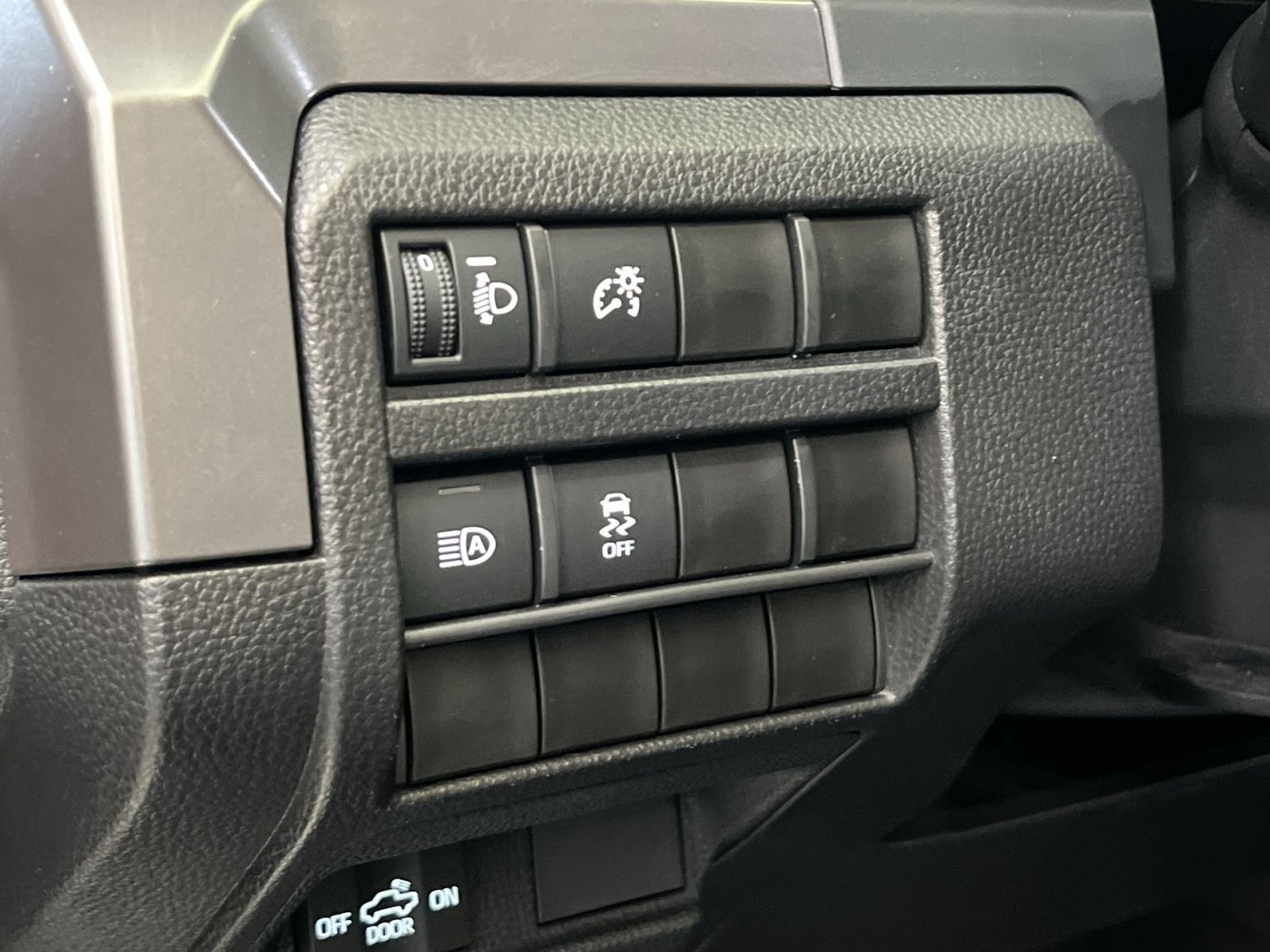 Used 2025 Toyota Tacoma TRD Off-Road AWD/4WD image 38