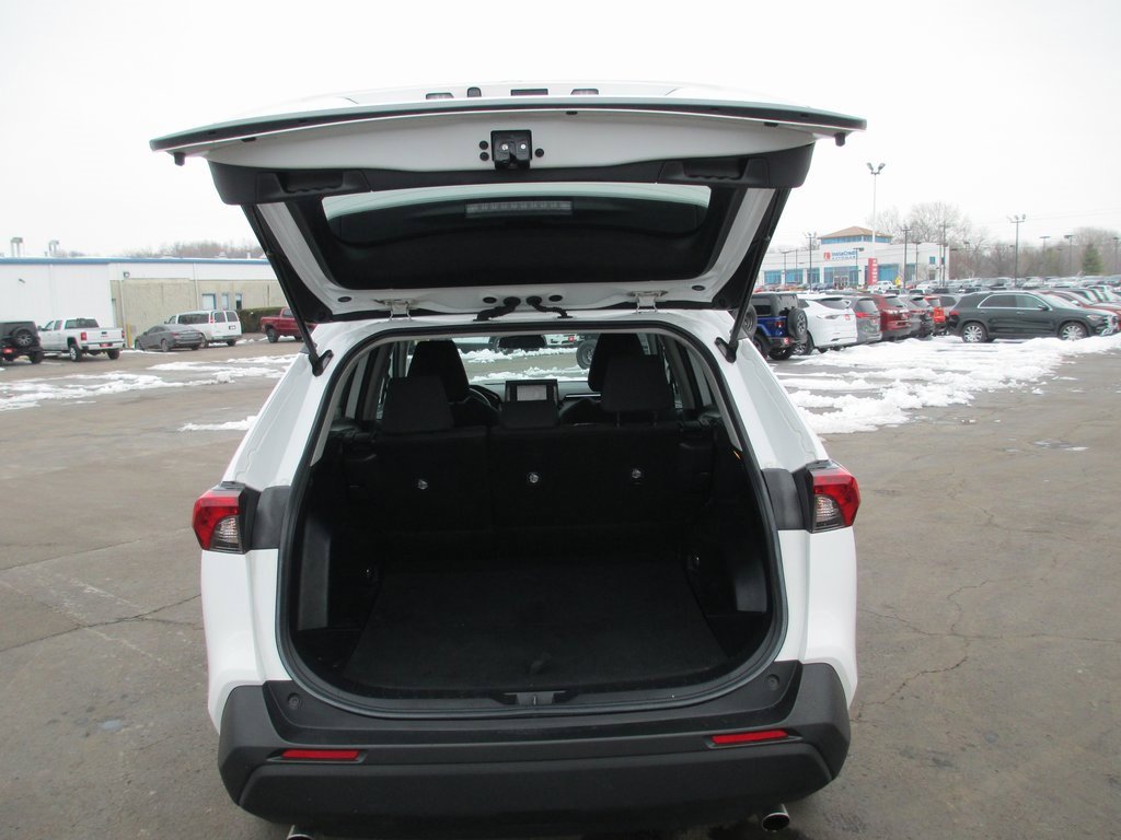 Used 2021 Toyota RAV4 LE image 6