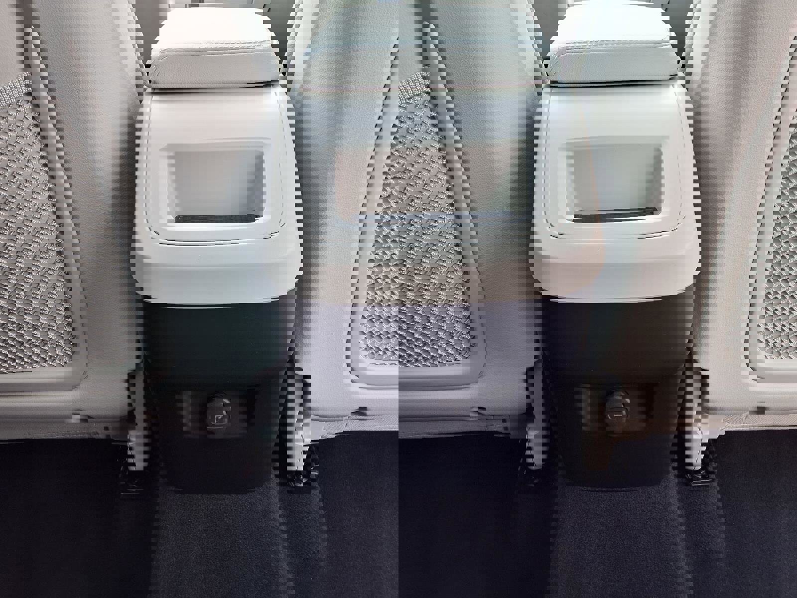 Certified 2023 Volvo XC60 B5 Plus image 23