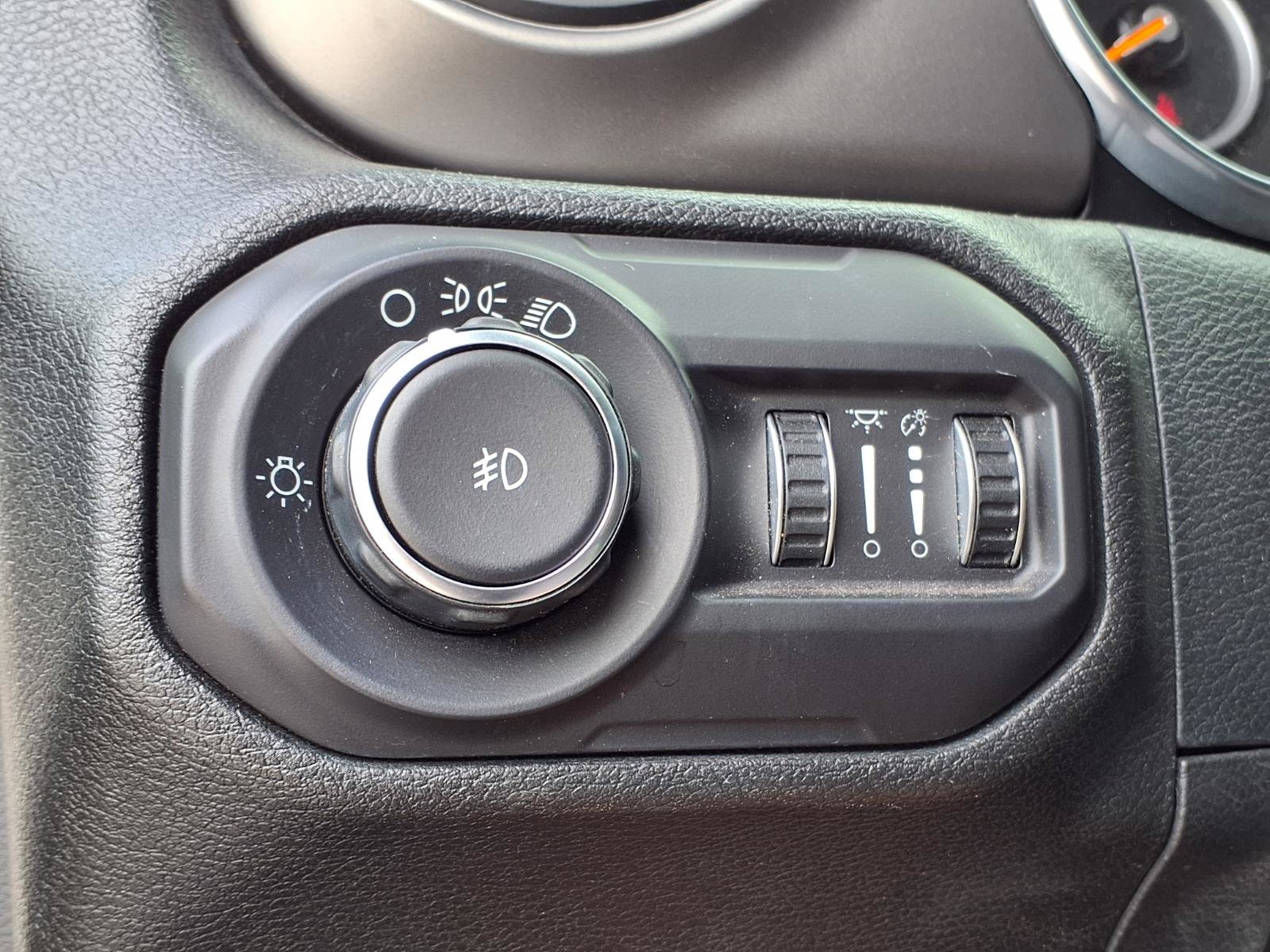 Used 2018 Jeep Wrangler Unlimited Sport AWD/4WD image 24