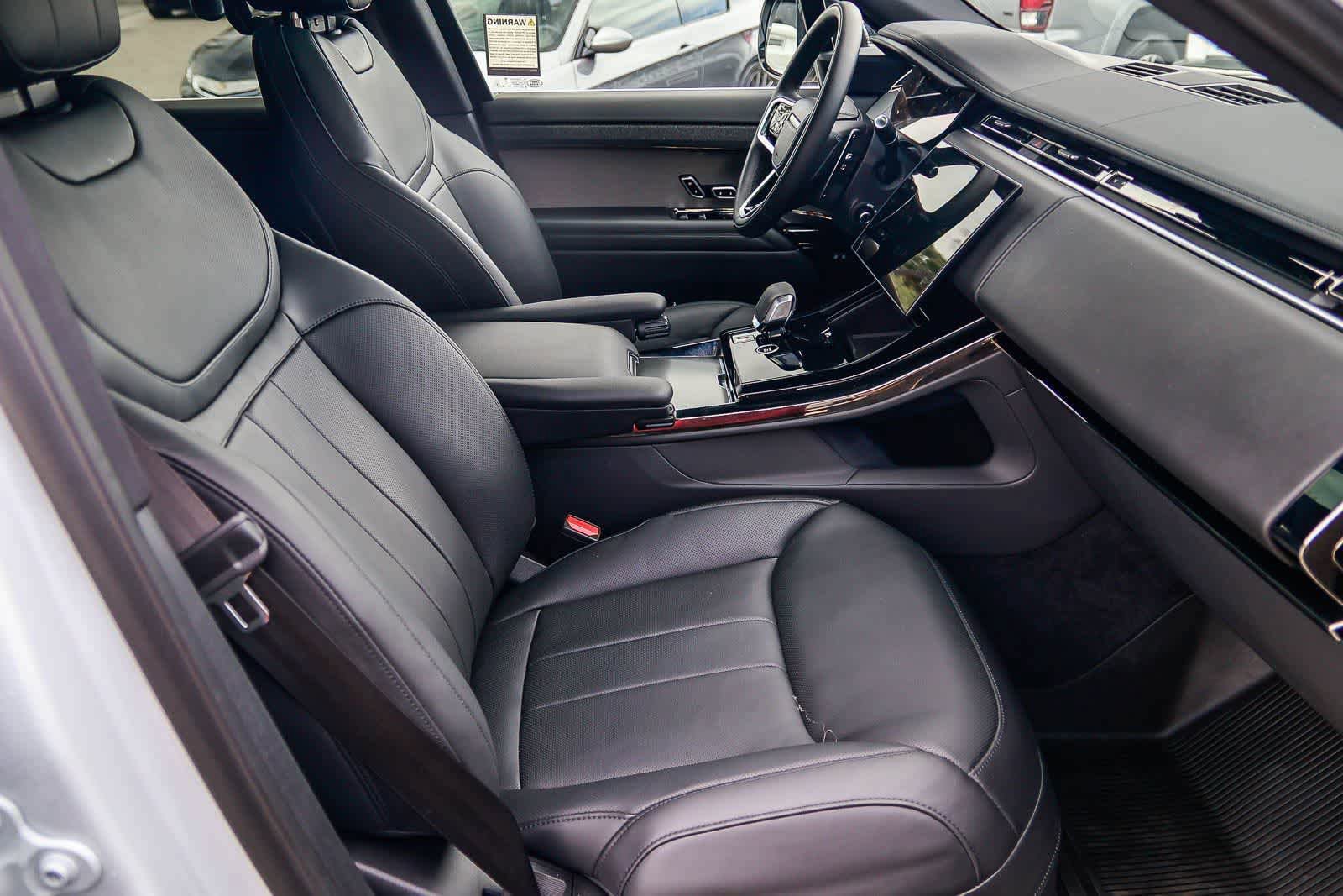Used 2025 Land Rover Range Rover Sport SE image 17