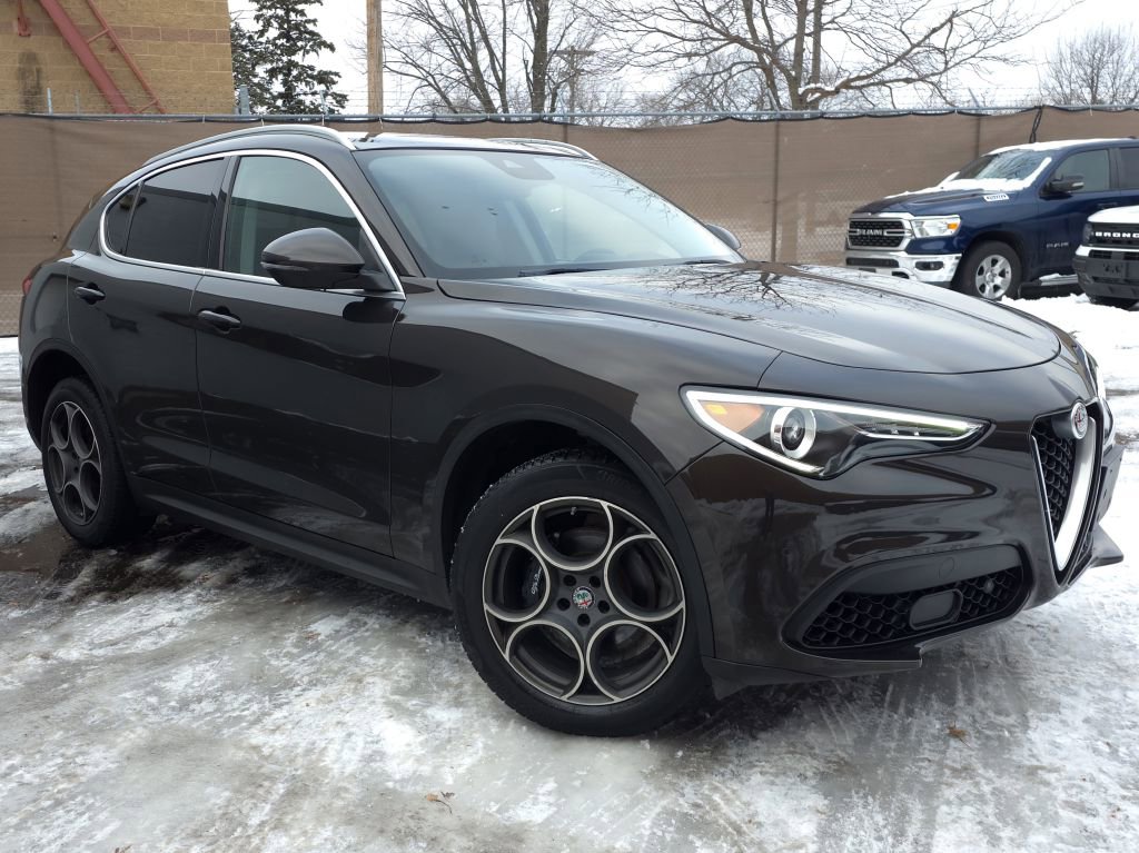 Used 2018 Alfa Romeo Stelvio Ti image 1