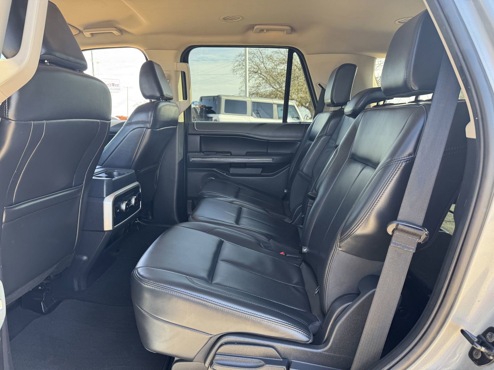 Used 2024 Ford Expedition XLT image 29