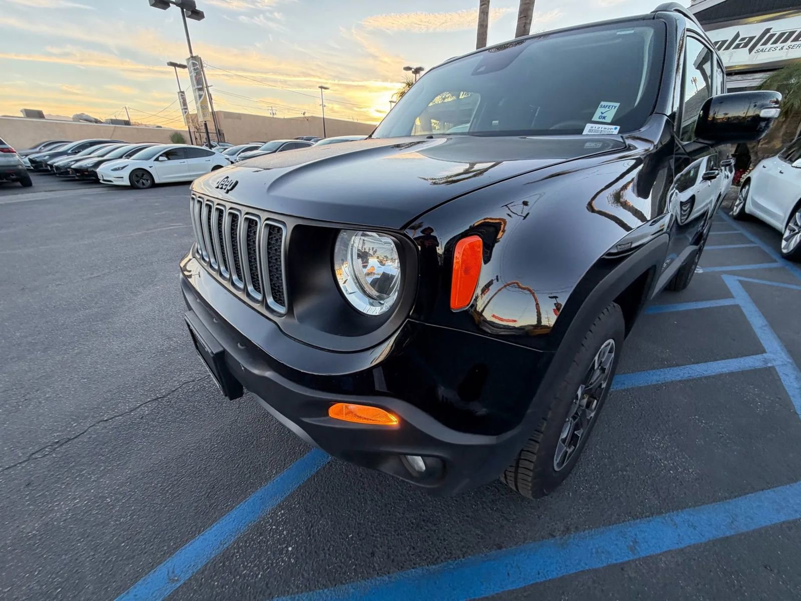 Used 2023 Jeep Renegade Latitude image 4