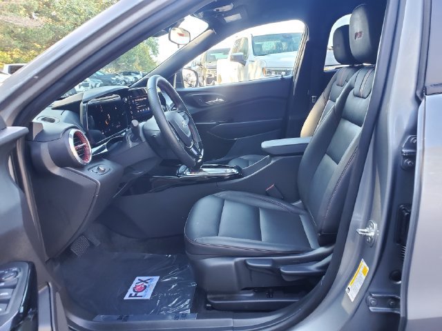 Certified 2024 Chevrolet Trax RS w/ Driver Confidence Package FWD image 19
