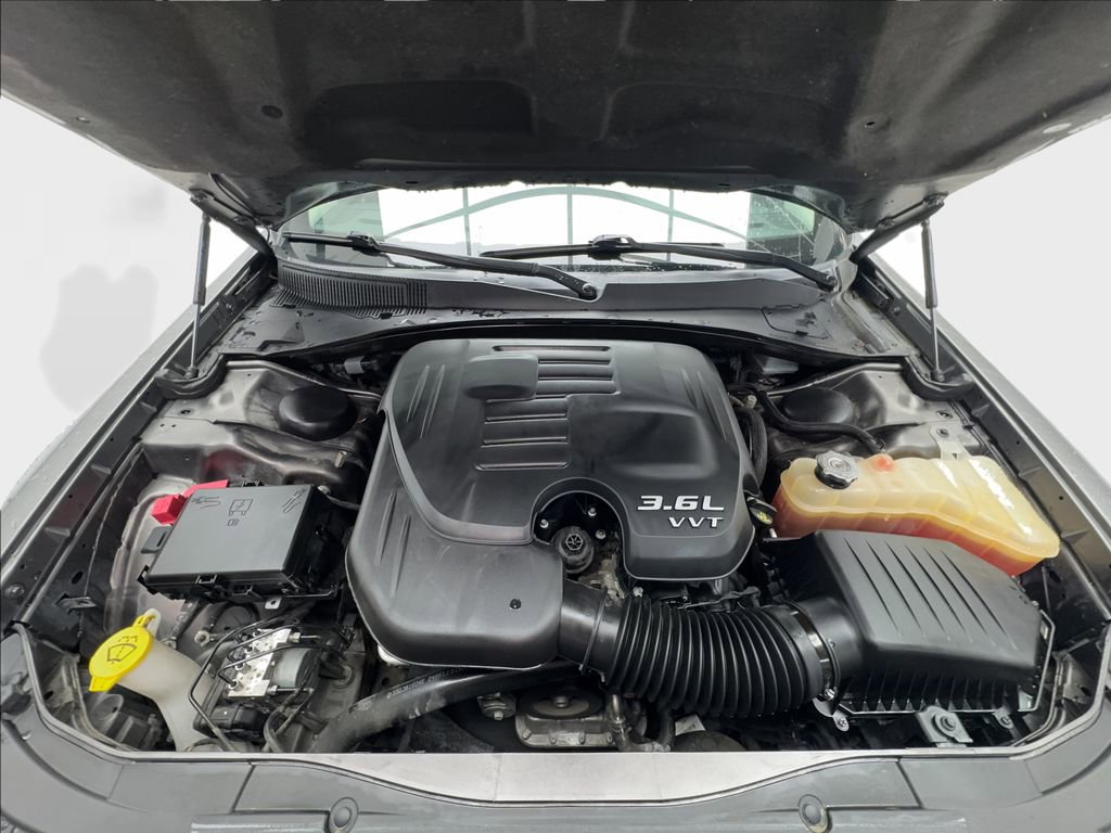 Used 2023 Chrysler 300 Touring w/ Sport Appearance Package RWD image 17
